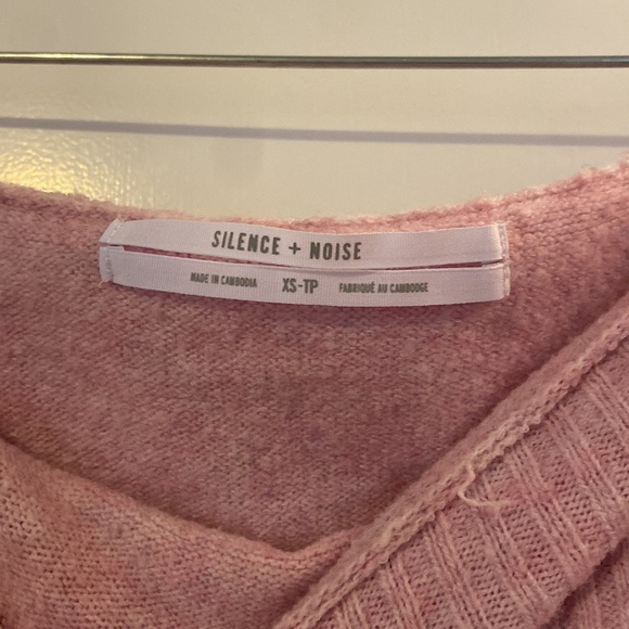 SILENCE + NOISE URBAN OUTFITTERS PINK SHOULDERLESS SWEATER - Picture 6 of 8